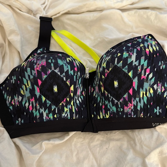 Victoria’s Secret VSX sport bra  38C - Picture 1 of 3